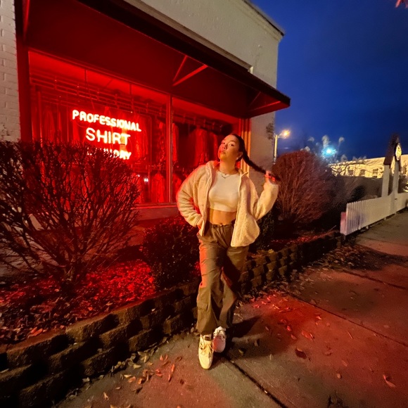 Meet your Posher, Emma - Picture 1 of 1